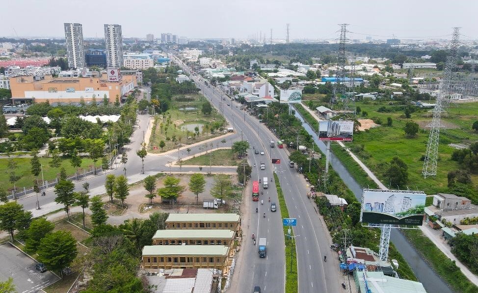 Đoạn Quốc lộ 13 đi qua Thuận An trở thành đại lộ thương mại - dịch vụ lớn nhất tỉnh Bình Dương.