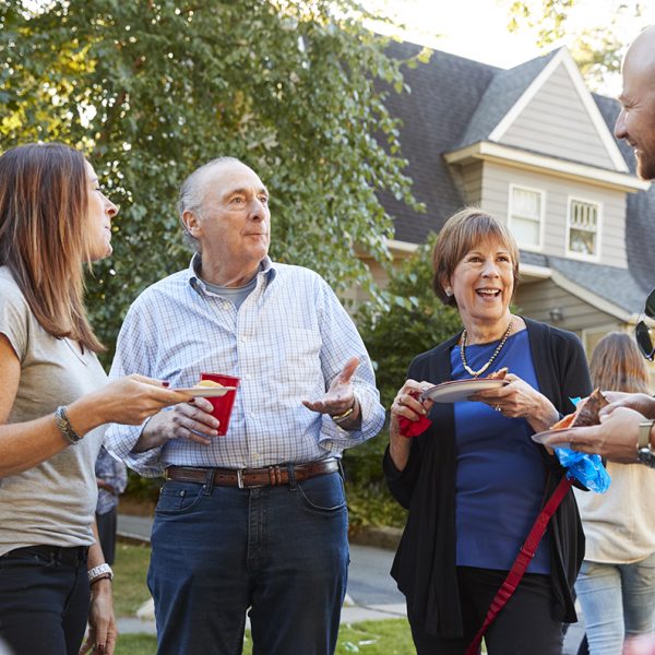 5 cách để làm quen với hàng xóm của bạn