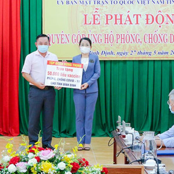 Trao tặng 50.000 liều vắc-xin phòng, chống Covid-19 cho tỉnh Bình Định